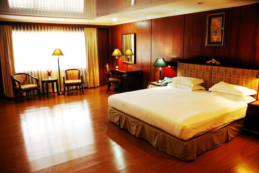 Grand Regal Hotel Баколод Стая снимка