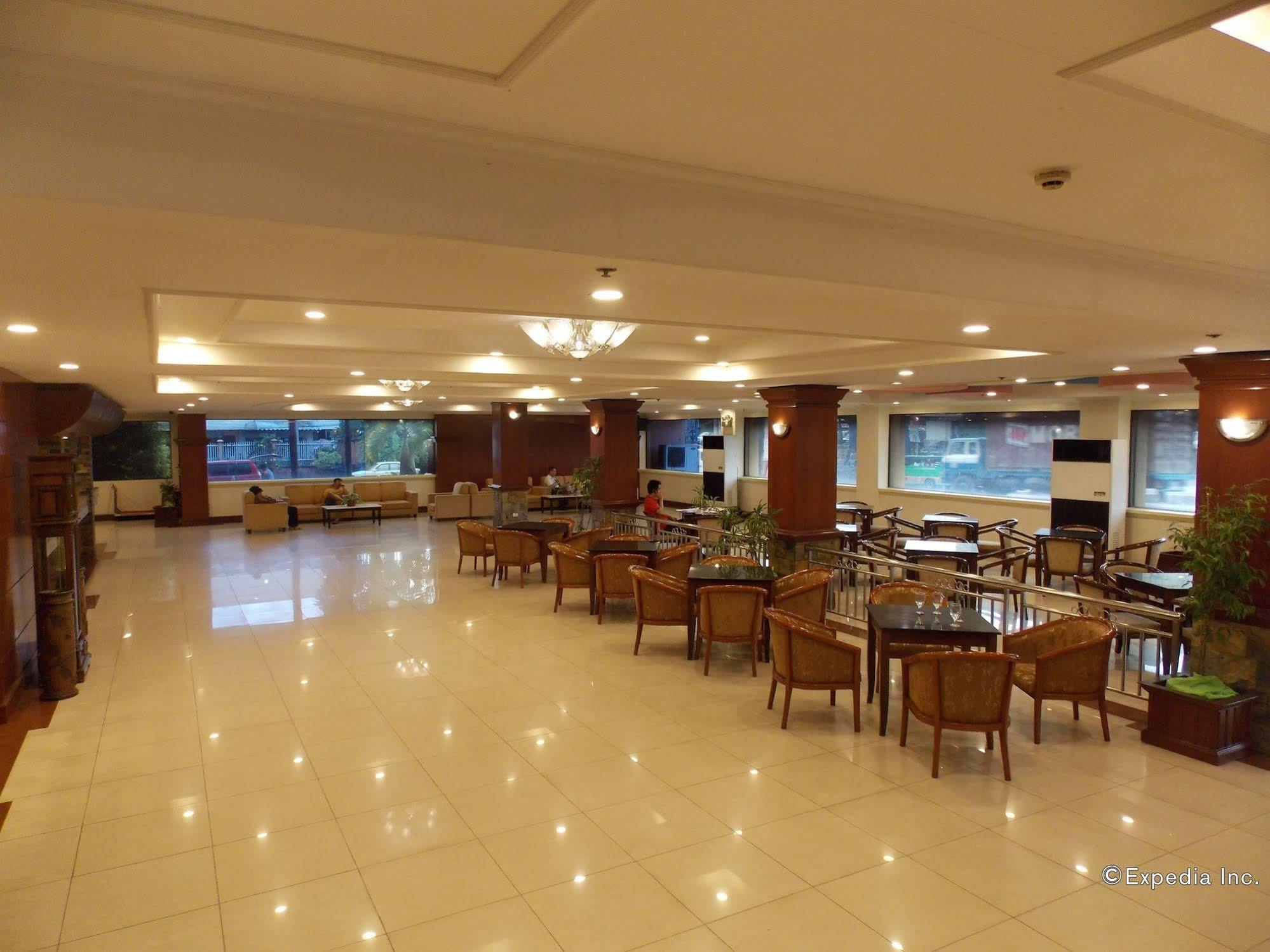 Grand Regal Hotel Баколод Екстериор снимка