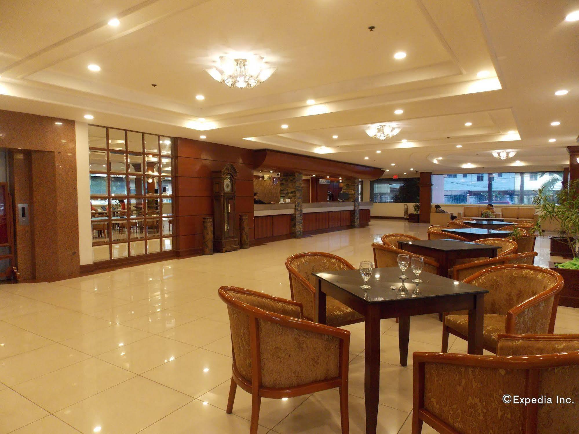 Grand Regal Hotel Баколод Екстериор снимка