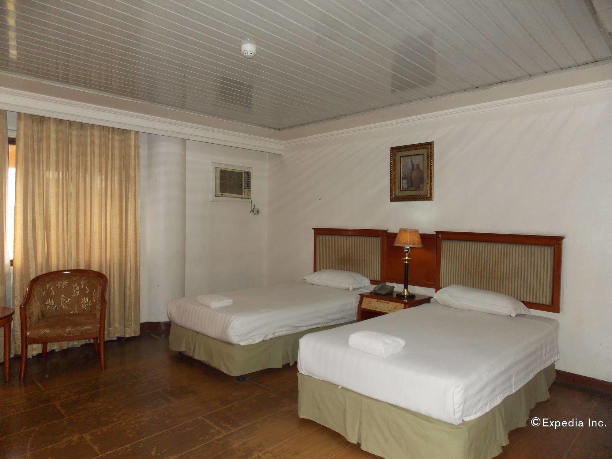 Grand Regal Hotel Баколод Екстериор снимка