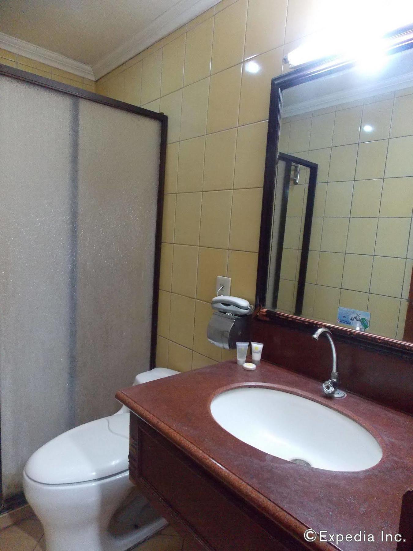 Grand Regal Hotel Баколод Екстериор снимка