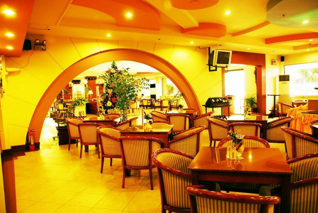 Grand Regal Hotel Баколод Екстериор снимка