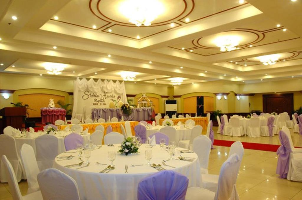 Grand Regal Hotel Баколод Екстериор снимка