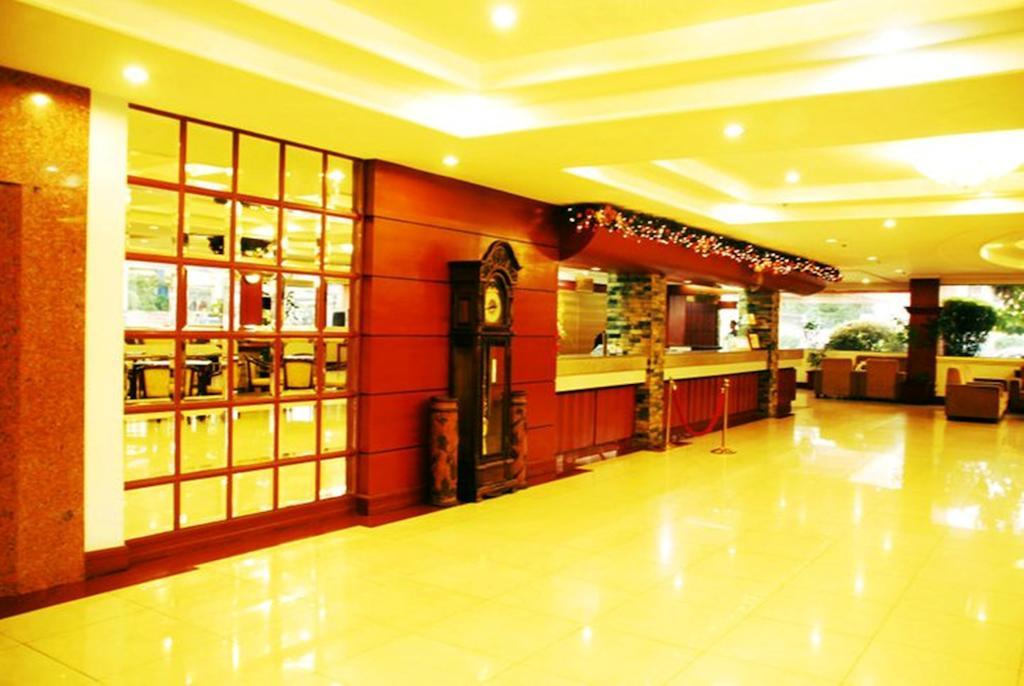 Grand Regal Hotel Баколод Екстериор снимка