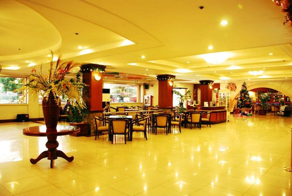 Grand Regal Hotel Баколод Екстериор снимка