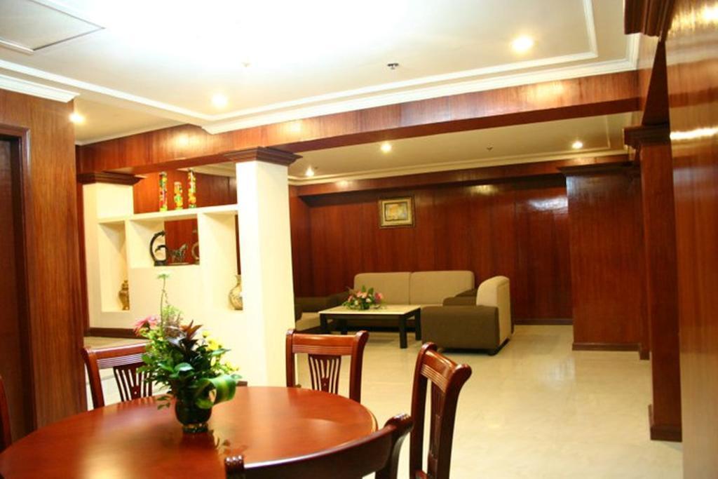 Grand Regal Hotel Баколод Екстериор снимка