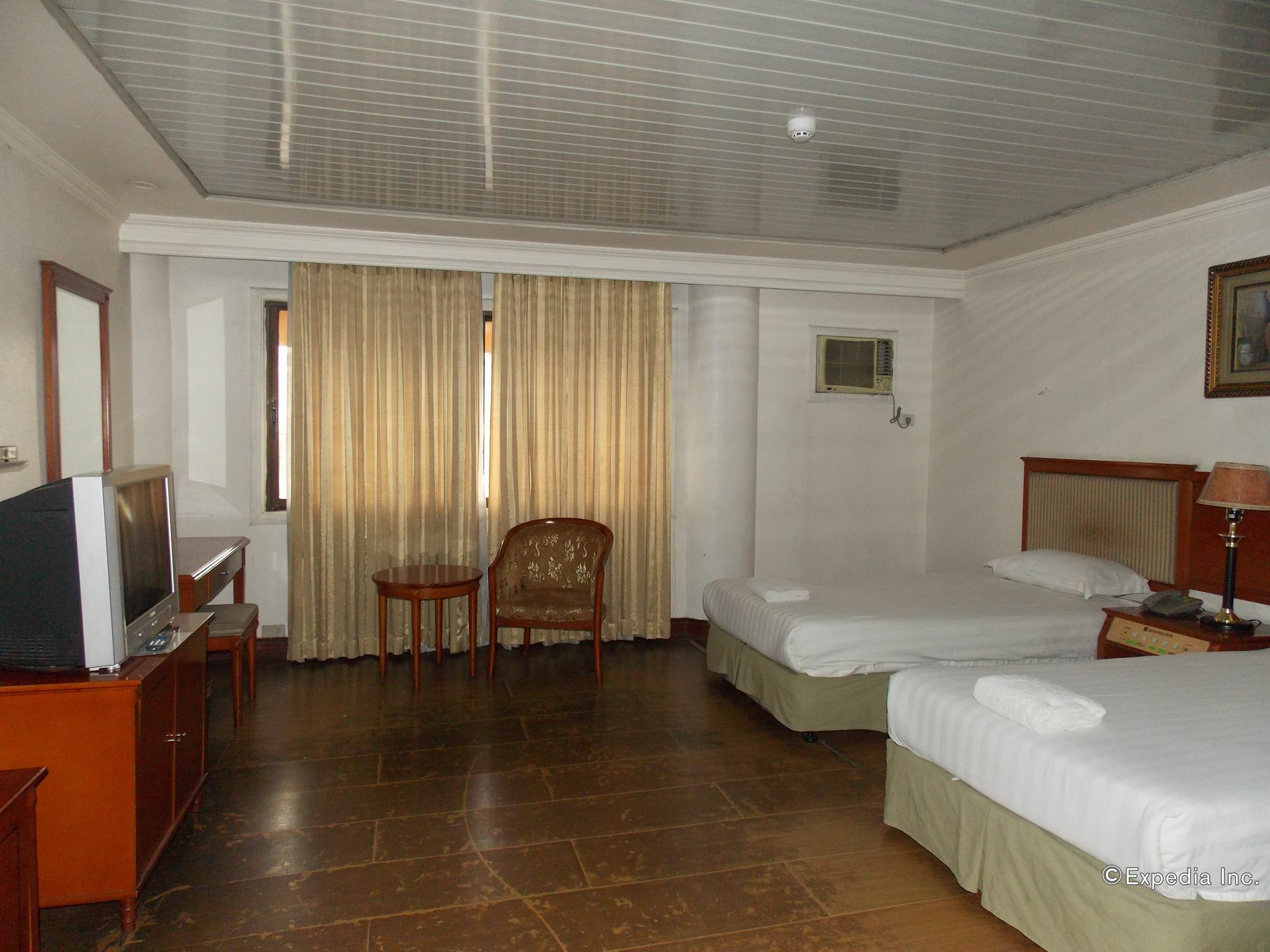 Grand Regal Hotel Баколод Екстериор снимка